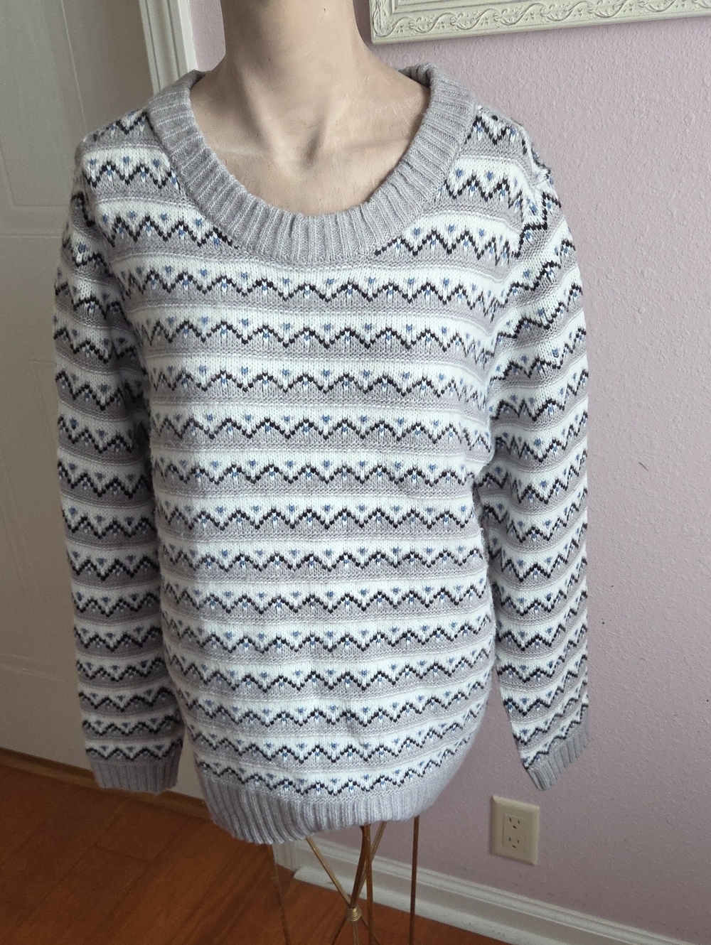croft & barrow Gray and White Zigzag Crewneck Sweater